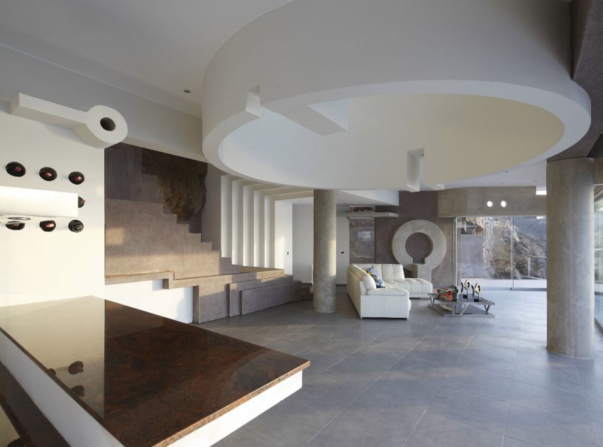 A Striking Modern Beach House on the Rocky Terrain in Lima, Peru by Longhi Architects (7)