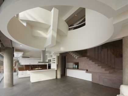 A Striking Modern Beach House on the Rocky Terrain in Lima, Peru by Longhi Architects (8)