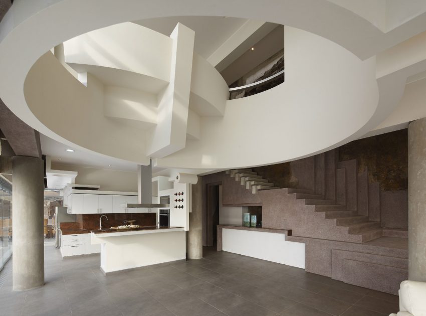 A Striking Modern Beach House on the Rocky Terrain in Lima, Peru by Longhi Architects (8)