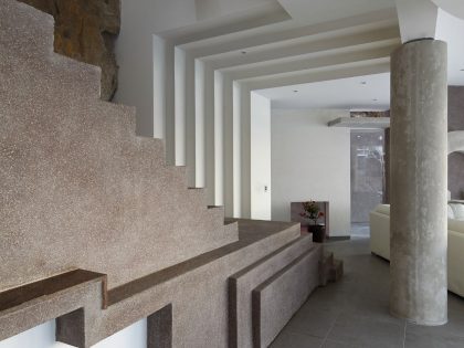 A Striking Modern Beach House on the Rocky Terrain in Lima, Peru by Longhi Architects (9)