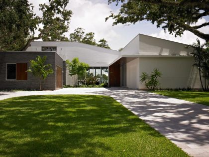 A Stunning Beach Home Surrounded by Beautiful Native Vegetation in Vero Beach, Florida by Sanders Pace Architecture (2)
