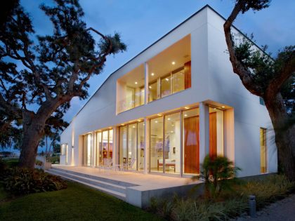 A Stunning Beach Home Surrounded by Beautiful Native Vegetation in Vero Beach, Florida by Sanders Pace Architecture (8)