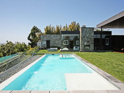 A Stunning Beautiful Modern Home on Top of the Mountains in Beverly Hills by Maxime Jacquet (12)