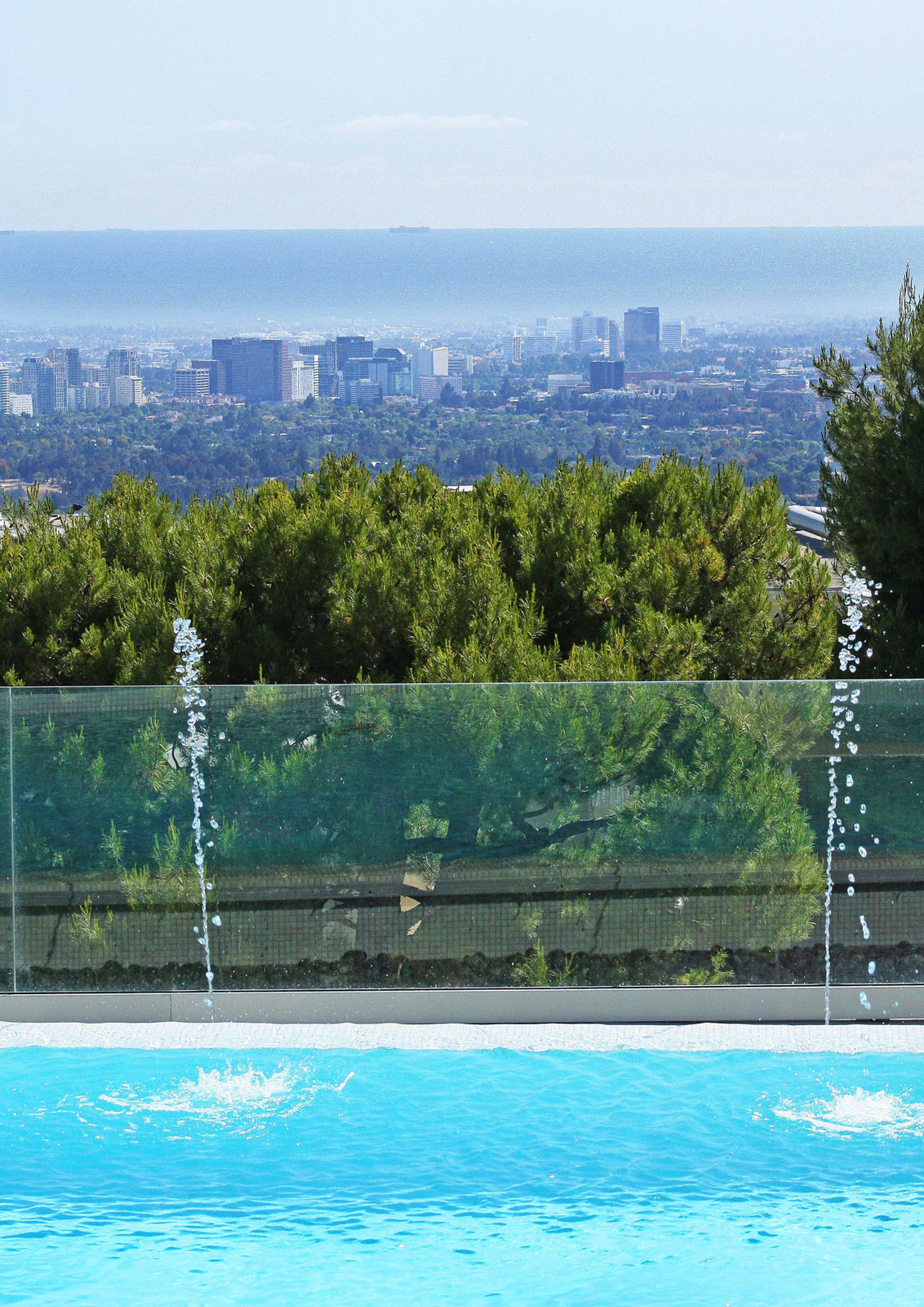 A Stunning Beautiful Modern Home on Top of the Mountains in Beverly Hills by Maxime Jacquet (13)