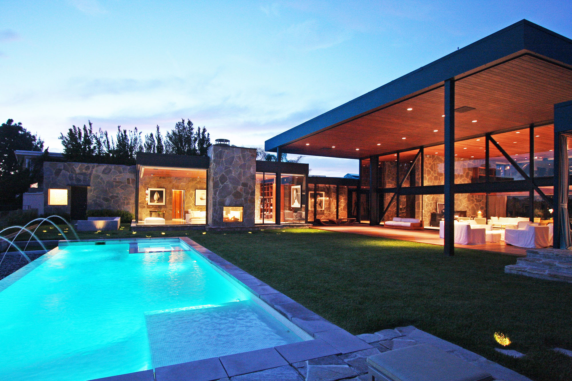 A Stunning Beautiful Modern Home on Top of the Mountains in Beverly Hills by Maxime Jacquet (14)