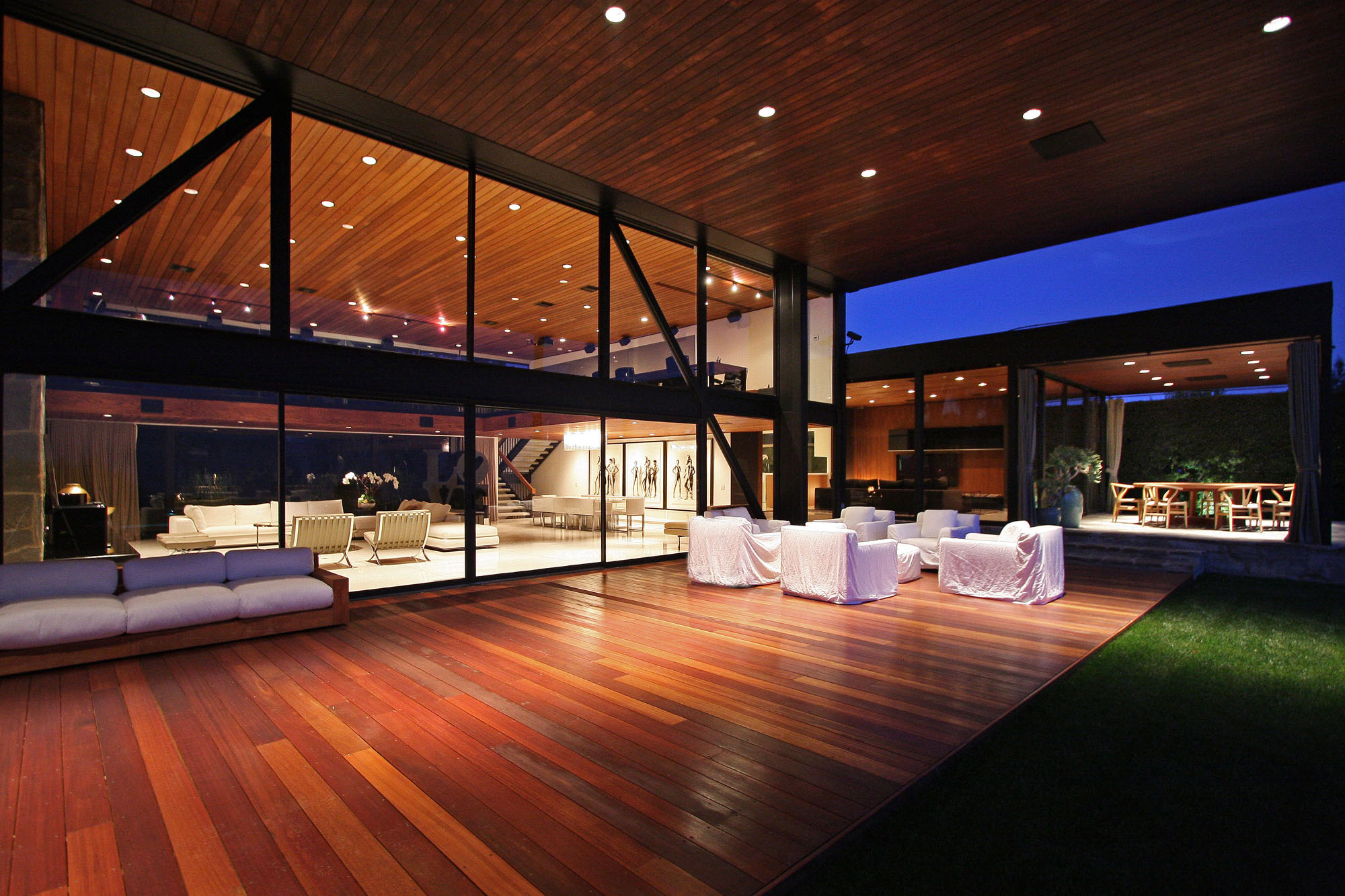 A Stunning Beautiful Modern Home on Top of the Mountains in Beverly Hills by Maxime Jacquet (15)