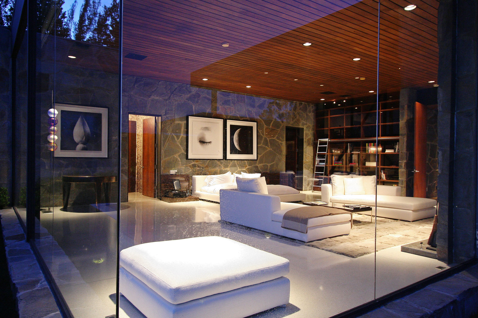 A Stunning Beautiful Modern Home on Top of the Mountains in Beverly Hills by Maxime Jacquet (17)