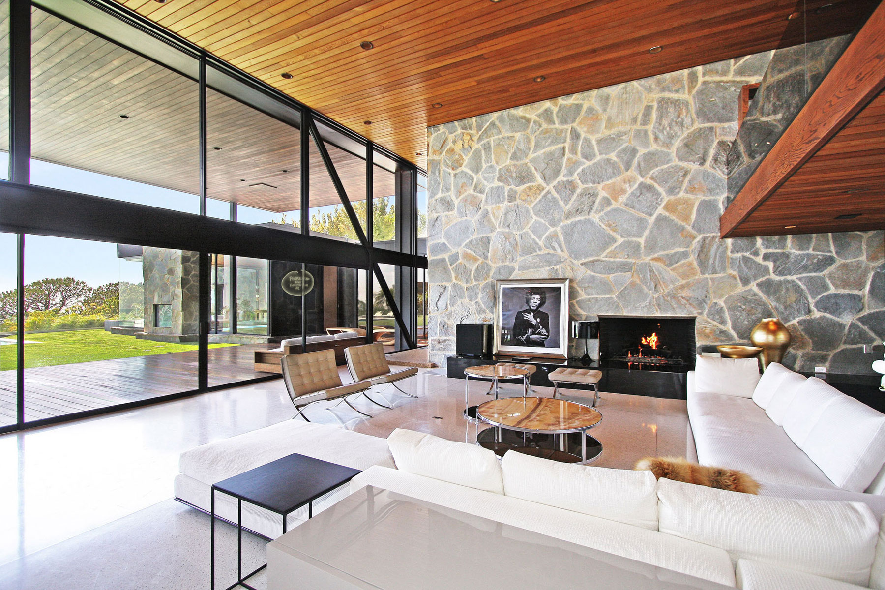 A Stunning Beautiful Modern Home on Top of the Mountains in Beverly Hills by Maxime Jacquet (2)