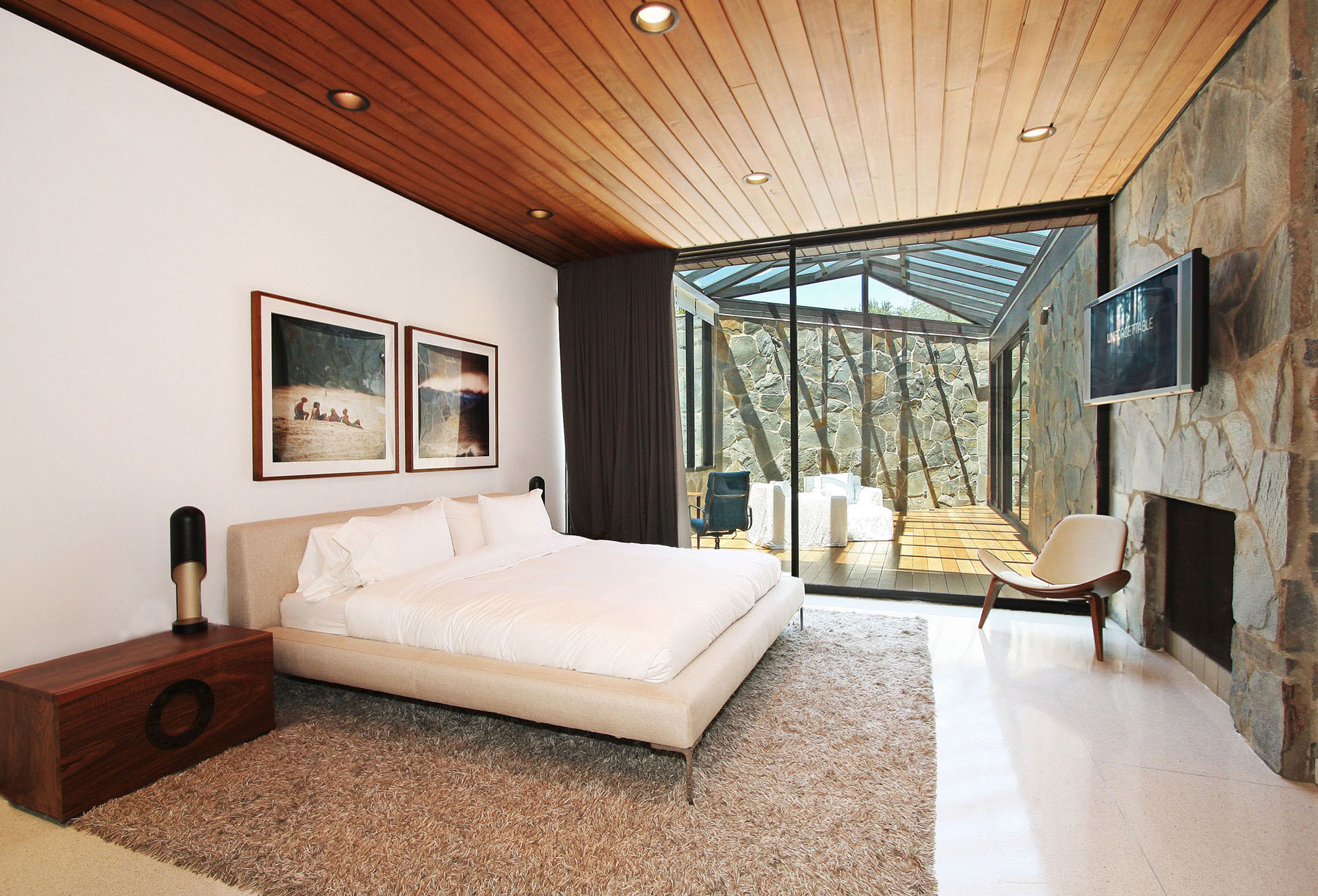 A Stunning Beautiful Modern Home on Top of the Mountains in Beverly Hills by Maxime Jacquet (9)
