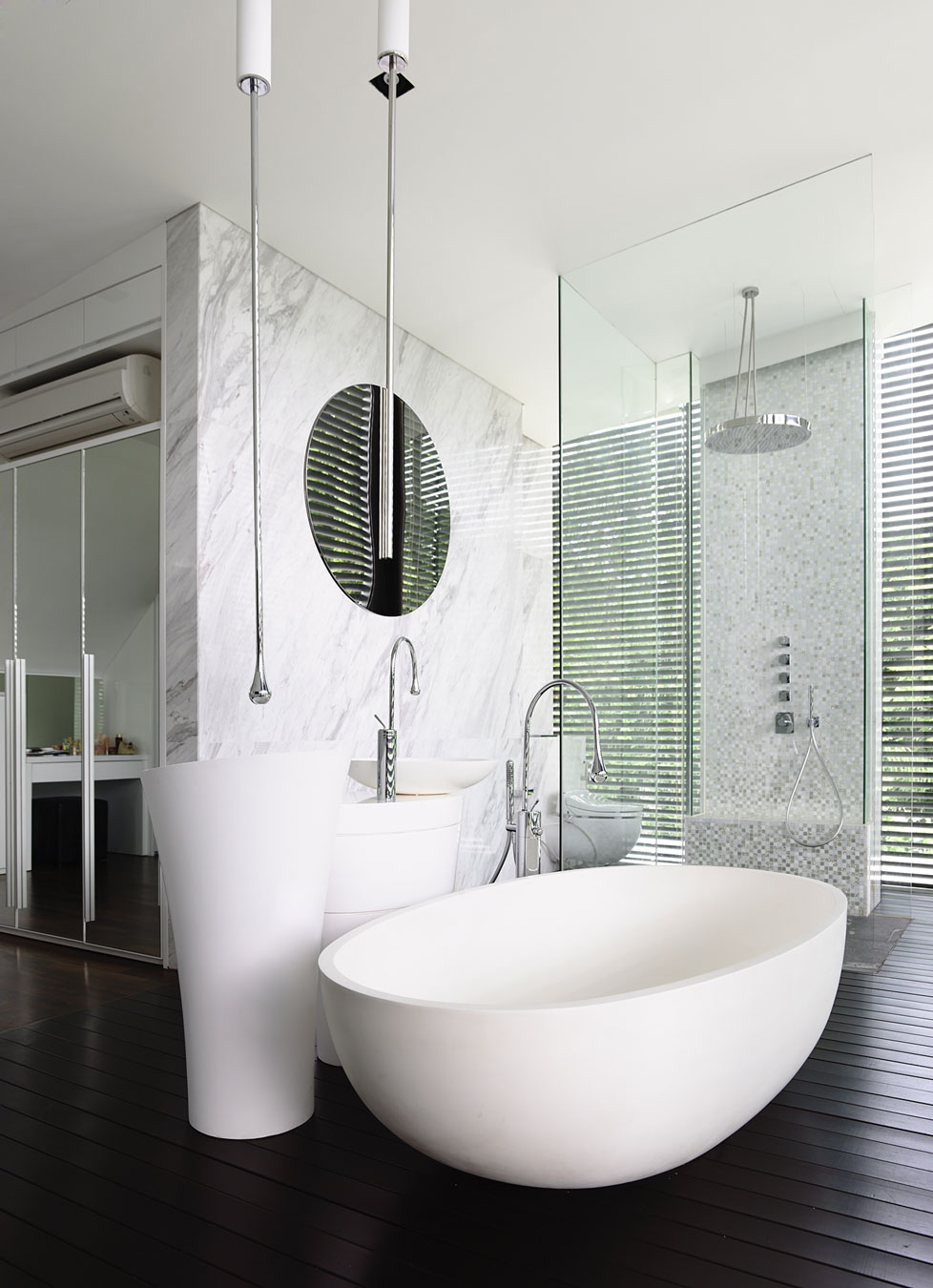 A Stunning Contemporary Bungalow Built on a Sloping Landscape in Singapore by A D Lab (18)