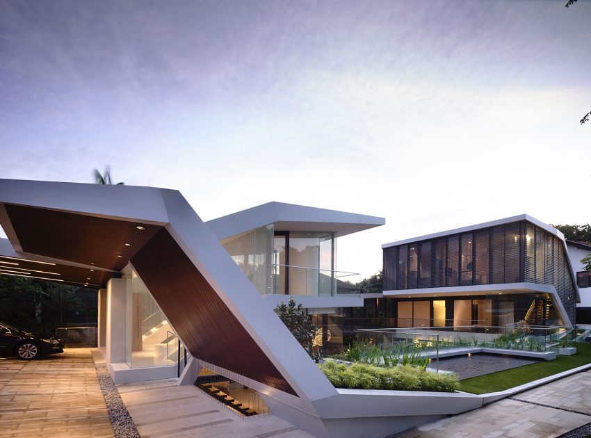 A Stunning Contemporary Bungalow Built on a Sloping Landscape in Singapore by A D Lab (19)