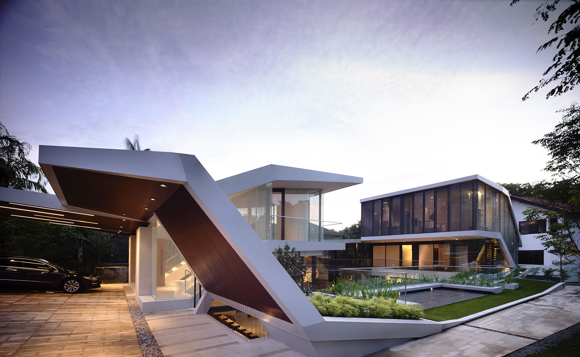 A Stunning Contemporary Bungalow Built on a Sloping Landscape in Singapore by A D Lab (19)
