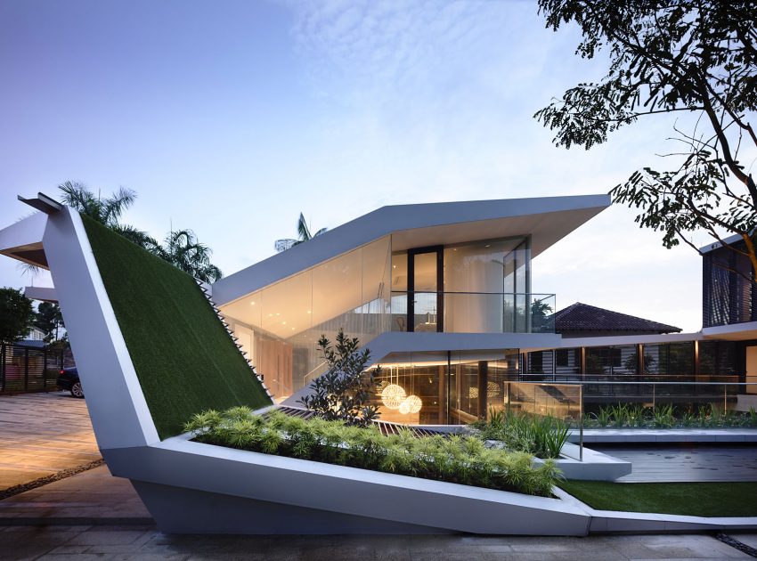 A Stunning Contemporary Bungalow Built on a Sloping Landscape in Singapore by A D Lab (20)