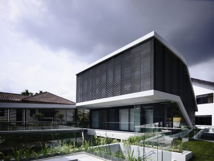 A Stunning Contemporary Bungalow Built on a Sloping Landscape in Singapore by A D Lab (3)