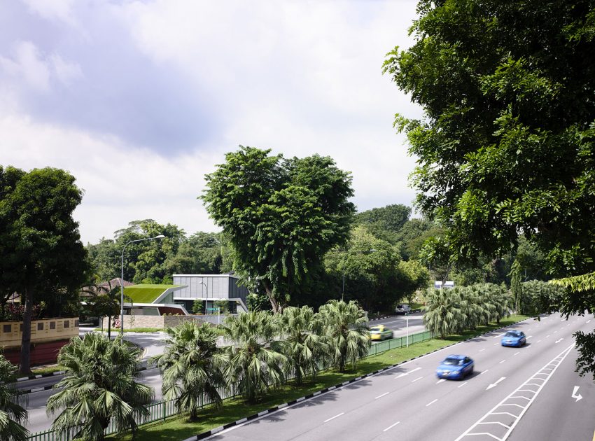 A Stunning Contemporary Bungalow Built on a Sloping Landscape in Singapore by A D Lab (7)