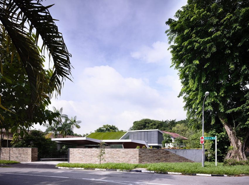 A Stunning Contemporary Bungalow Built on a Sloping Landscape in Singapore by A D Lab (8)