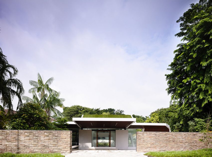 A Stunning Contemporary Bungalow Built on a Sloping Landscape in Singapore by A D Lab (9)