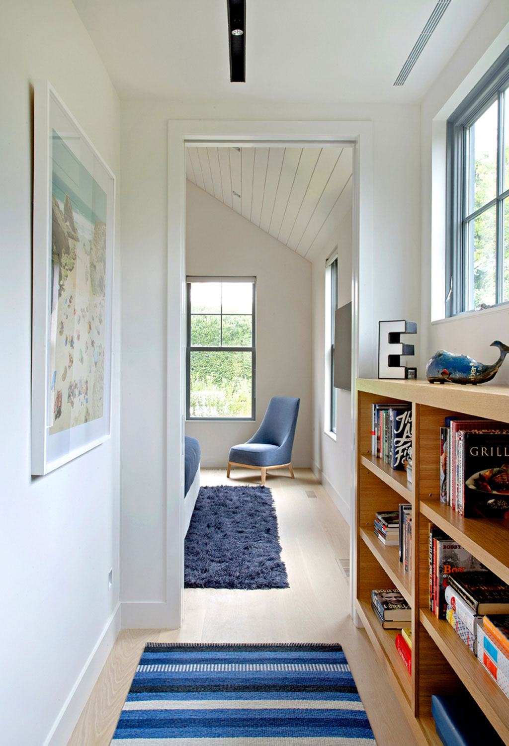A Stunning and Elegant Contemporary Cottage with Beautiful Interiors in Sagaponack by Axis Mundi Design (11)