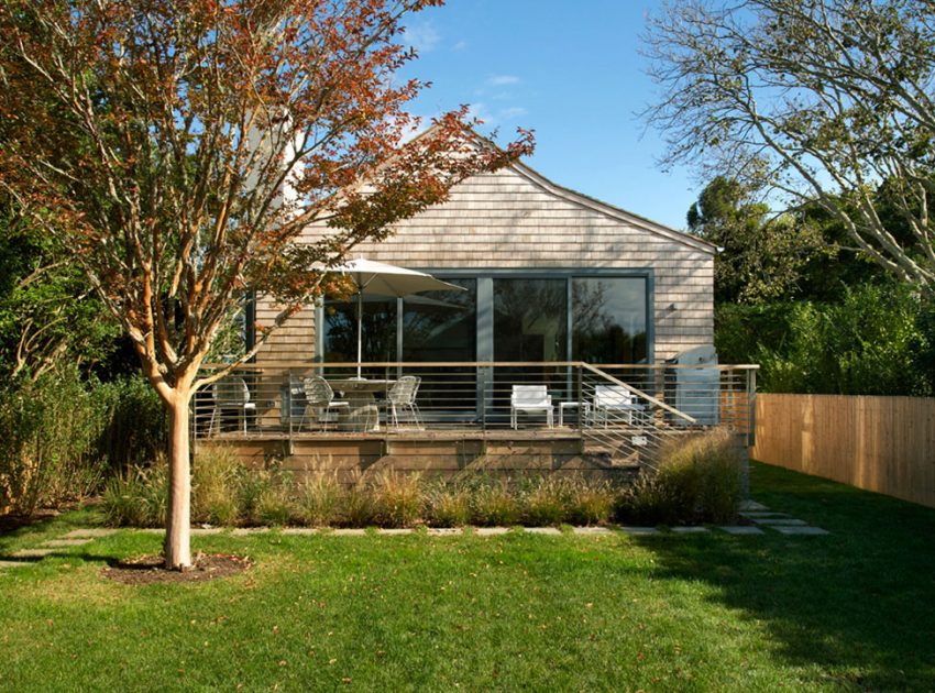 A Stunning and Elegant Contemporary Cottage with Beautiful Interiors in Sagaponack by Axis Mundi Design (2)