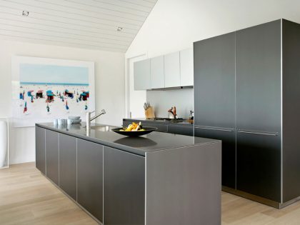 A Stunning and Elegant Contemporary Cottage with Beautiful Interiors in Sagaponack by Axis Mundi Design (5)