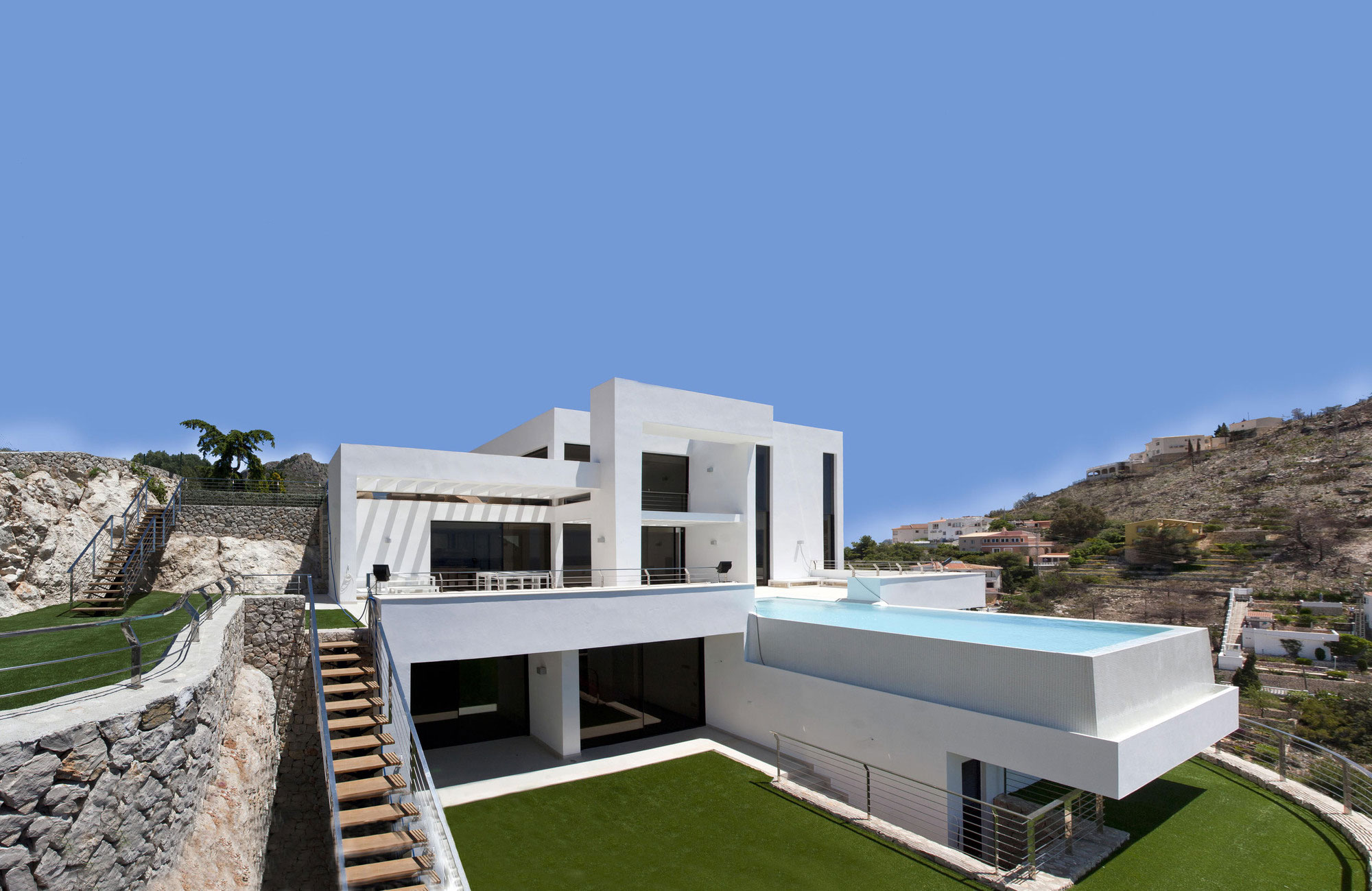 A Stunning Contemporary Home Overlooking the Mediterranean Sea in Alicante by Carlos Gilardi (1)