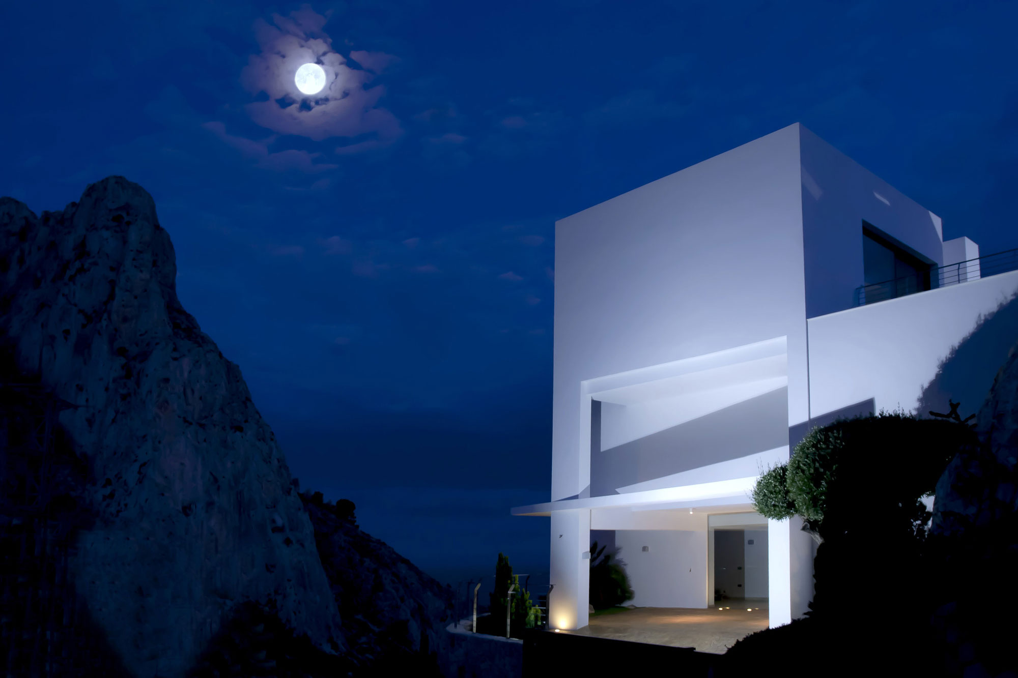 A Stunning Contemporary Home Overlooking the Mediterranean Sea in Alicante by Carlos Gilardi (15)