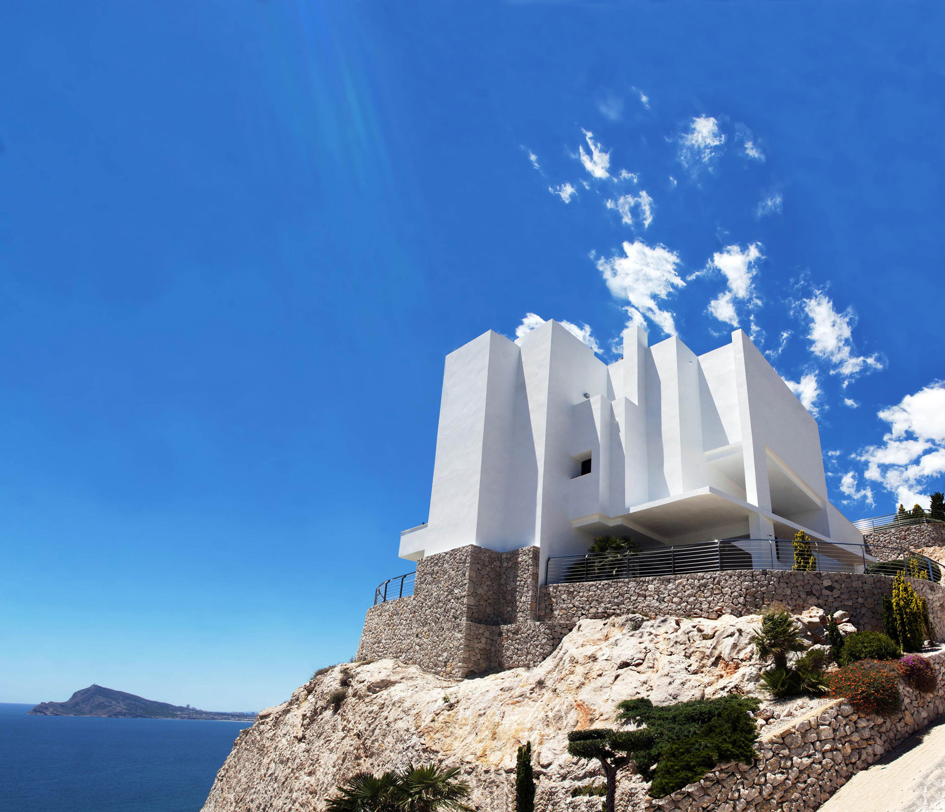 A Stunning Contemporary Home Overlooking the Mediterranean Sea in Alicante by Carlos Gilardi (2)