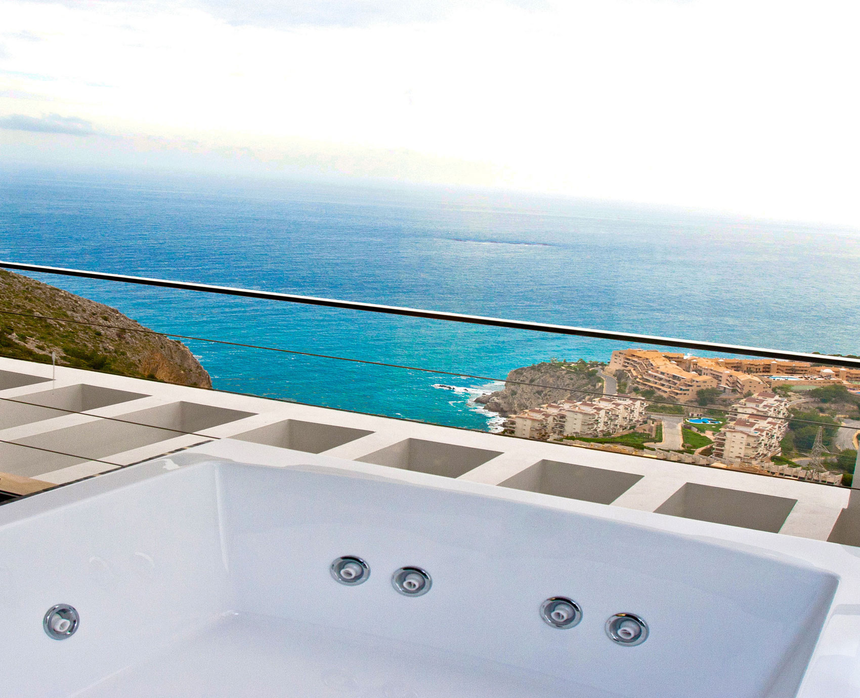 A Stunning Contemporary Home Overlooking the Mediterranean Sea in Alicante by Carlos Gilardi (7)