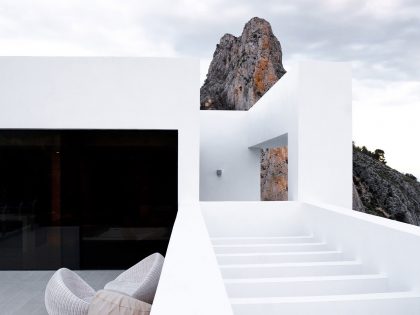 A Stunning Contemporary Home Overlooking the Mediterranean Sea in Alicante by Carlos Gilardi (8)