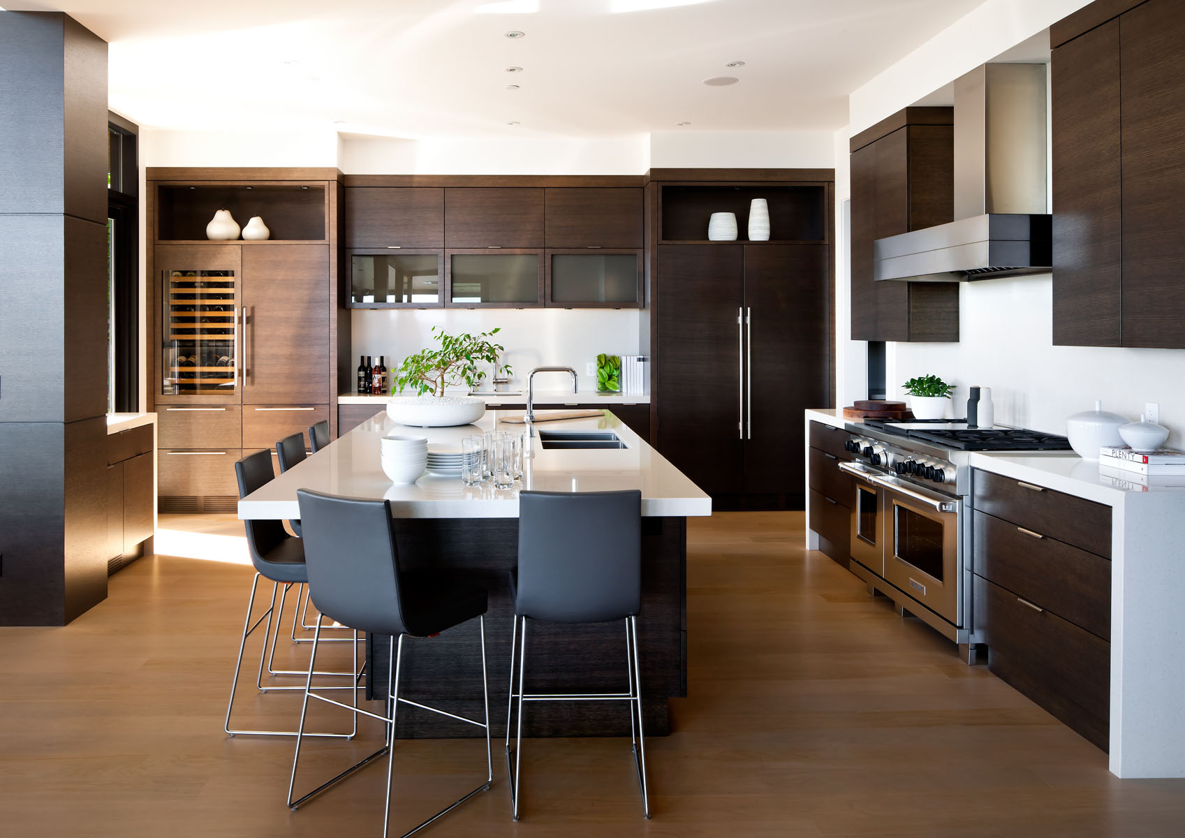 A Stunning Contemporary Home Overlooks the Picturesque Seaside Landscape in West Vancouver by Craig Chevalier and Raven Inside Interior Design (10)