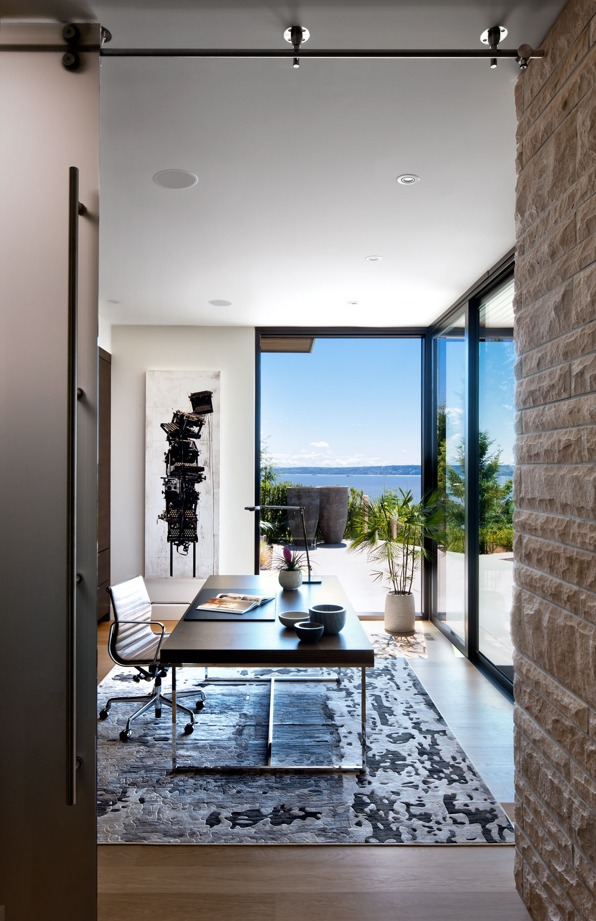 A Stunning Contemporary Home Overlooks the Picturesque Seaside Landscape in West Vancouver by Craig Chevalier and Raven Inside Interior Design (11)
