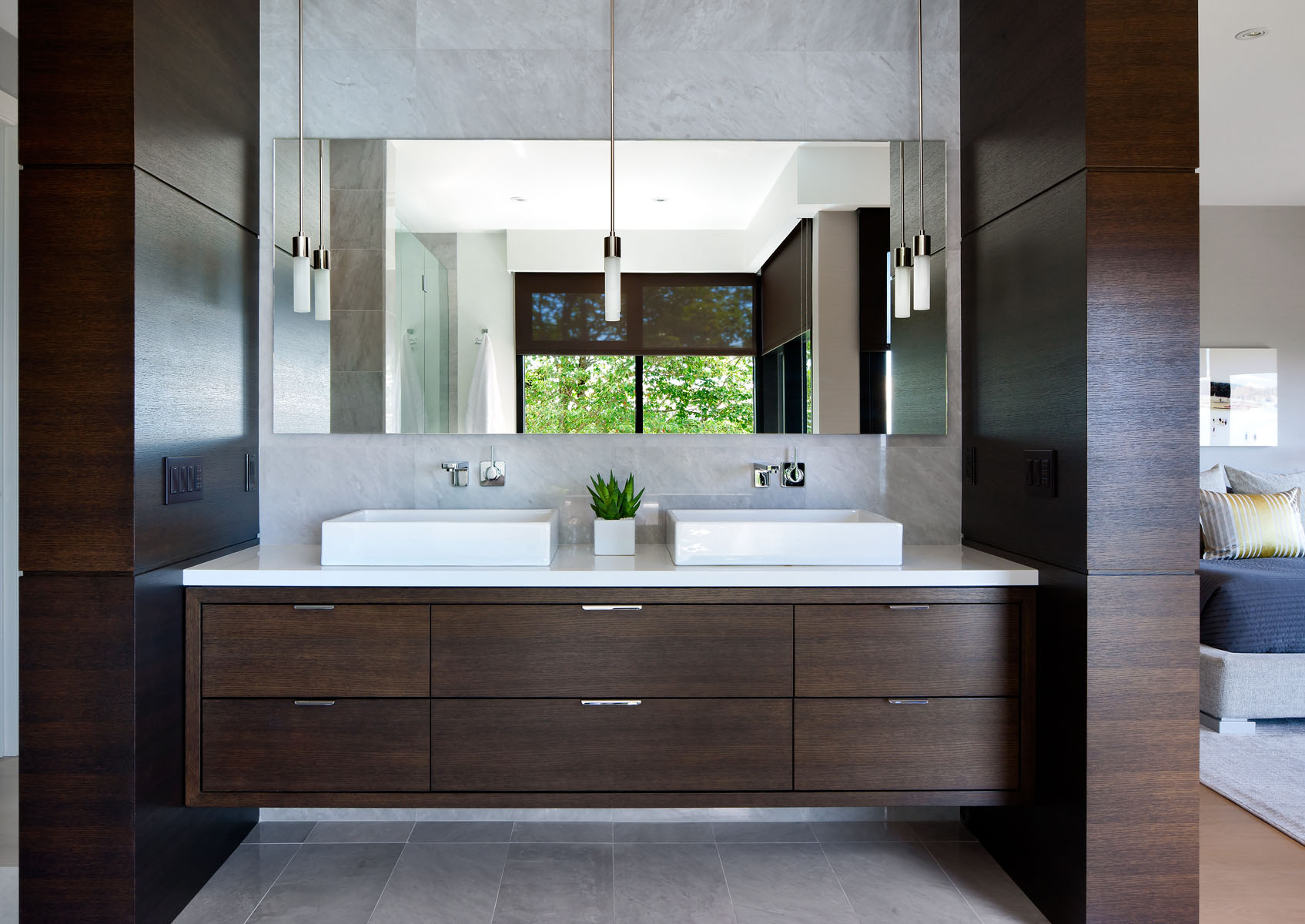 A Stunning Contemporary Home Overlooks the Picturesque Seaside Landscape in West Vancouver by Craig Chevalier and Raven Inside Interior Design (16)