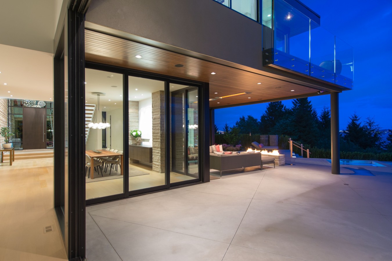 A Stunning Contemporary Home Overlooks the Picturesque Seaside Landscape in West Vancouver by Craig Chevalier and Raven Inside Interior Design (19)
