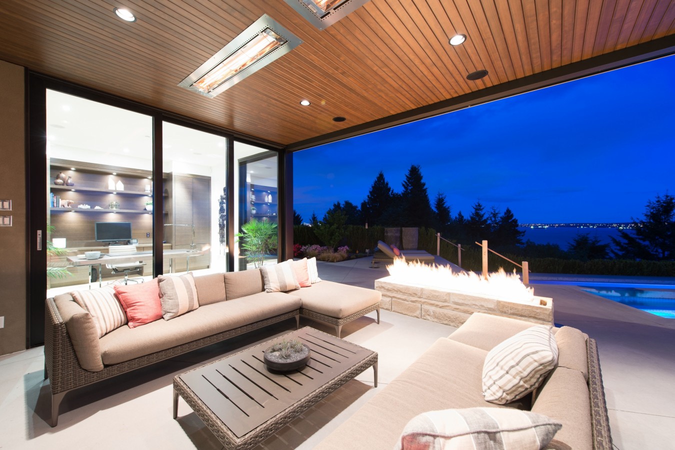 A Stunning Contemporary Home Overlooks the Picturesque Seaside Landscape in West Vancouver by Craig Chevalier and Raven Inside Interior Design (21)