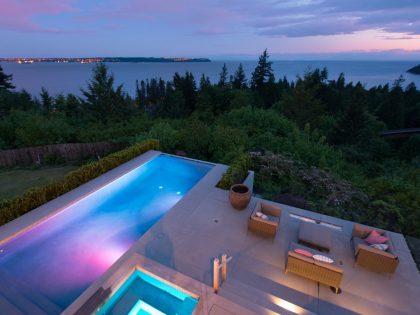 A Stunning Contemporary Home Overlooks the Picturesque Seaside Landscape in West Vancouver by Craig Chevalier and Raven Inside Interior Design (23)