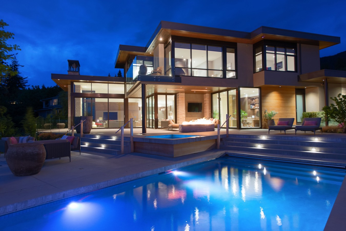 A Stunning Contemporary Home Overlooks the Picturesque Seaside Landscape in West Vancouver by Craig Chevalier and Raven Inside Interior Design (24)