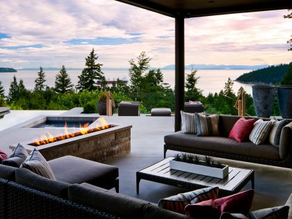 A Stunning Contemporary Home Overlooks the Picturesque Seaside Landscape in West Vancouver by Craig Chevalier and Raven Inside Interior Design (3)