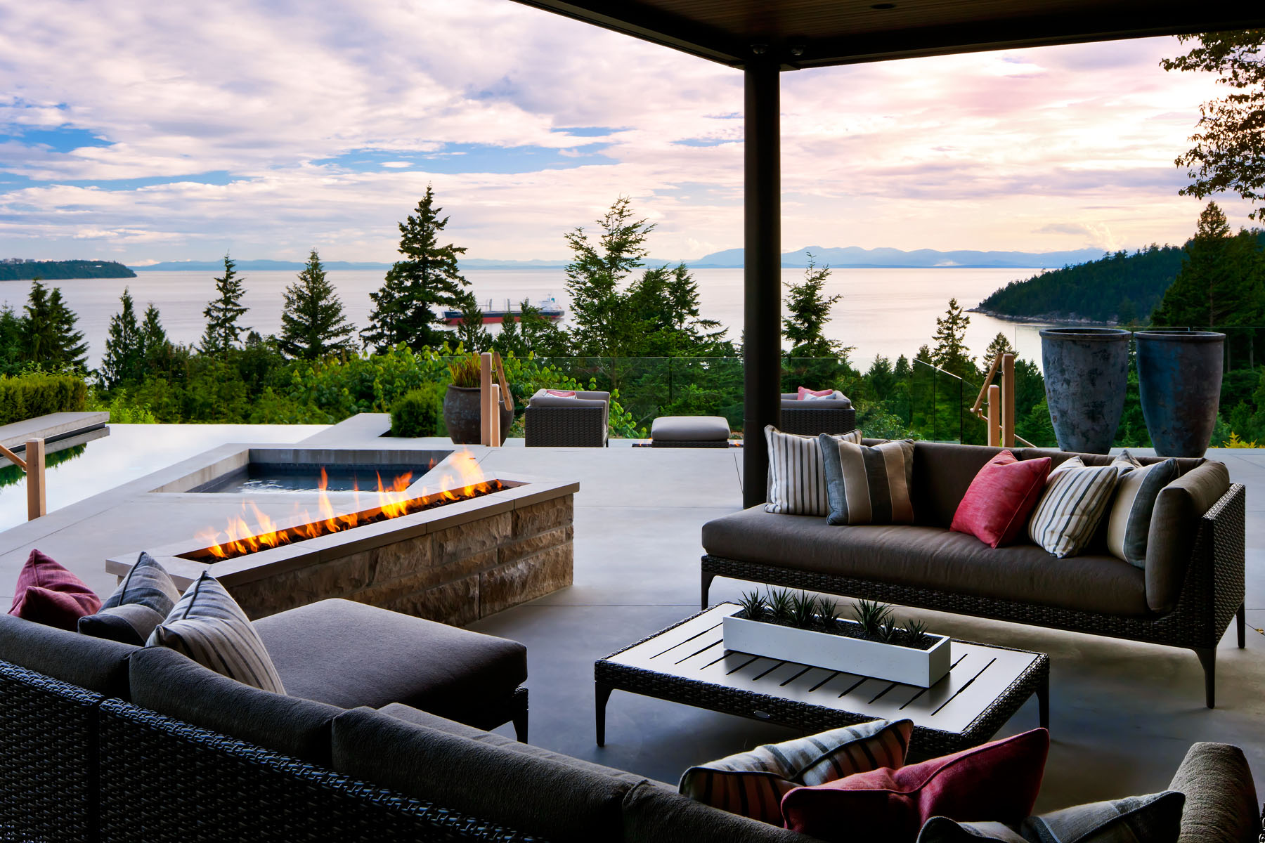 A Stunning Contemporary Home Overlooks the Picturesque Seaside Landscape in West Vancouver by Craig Chevalier and Raven Inside Interior Design (3)