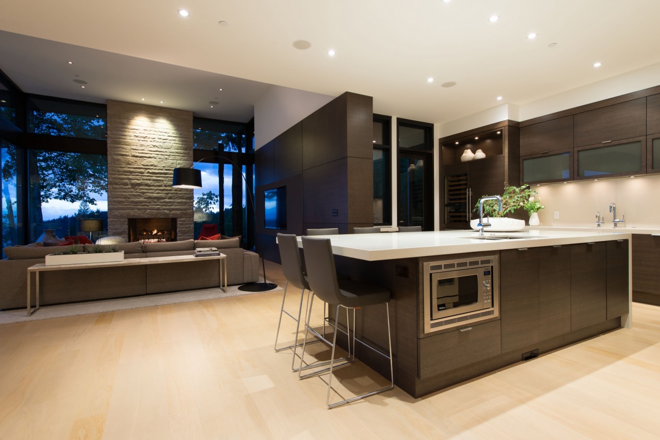 A Stunning Contemporary Home Overlooks the Picturesque Seaside Landscape in West Vancouver by Craig Chevalier and Raven Inside Interior Design (34)