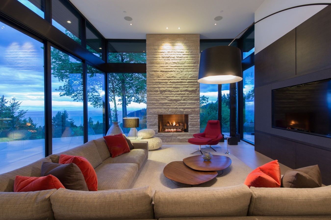 A Stunning Contemporary Home Overlooks the Picturesque Seaside Landscape in West Vancouver by Craig Chevalier and Raven Inside Interior Design (35)