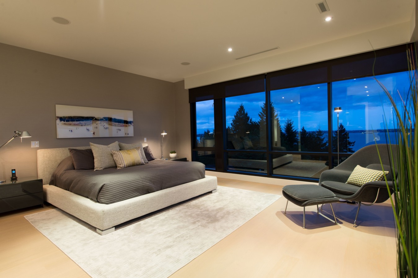 A Stunning Contemporary Home Overlooks the Picturesque Seaside Landscape in West Vancouver by Craig Chevalier and Raven Inside Interior Design (39)