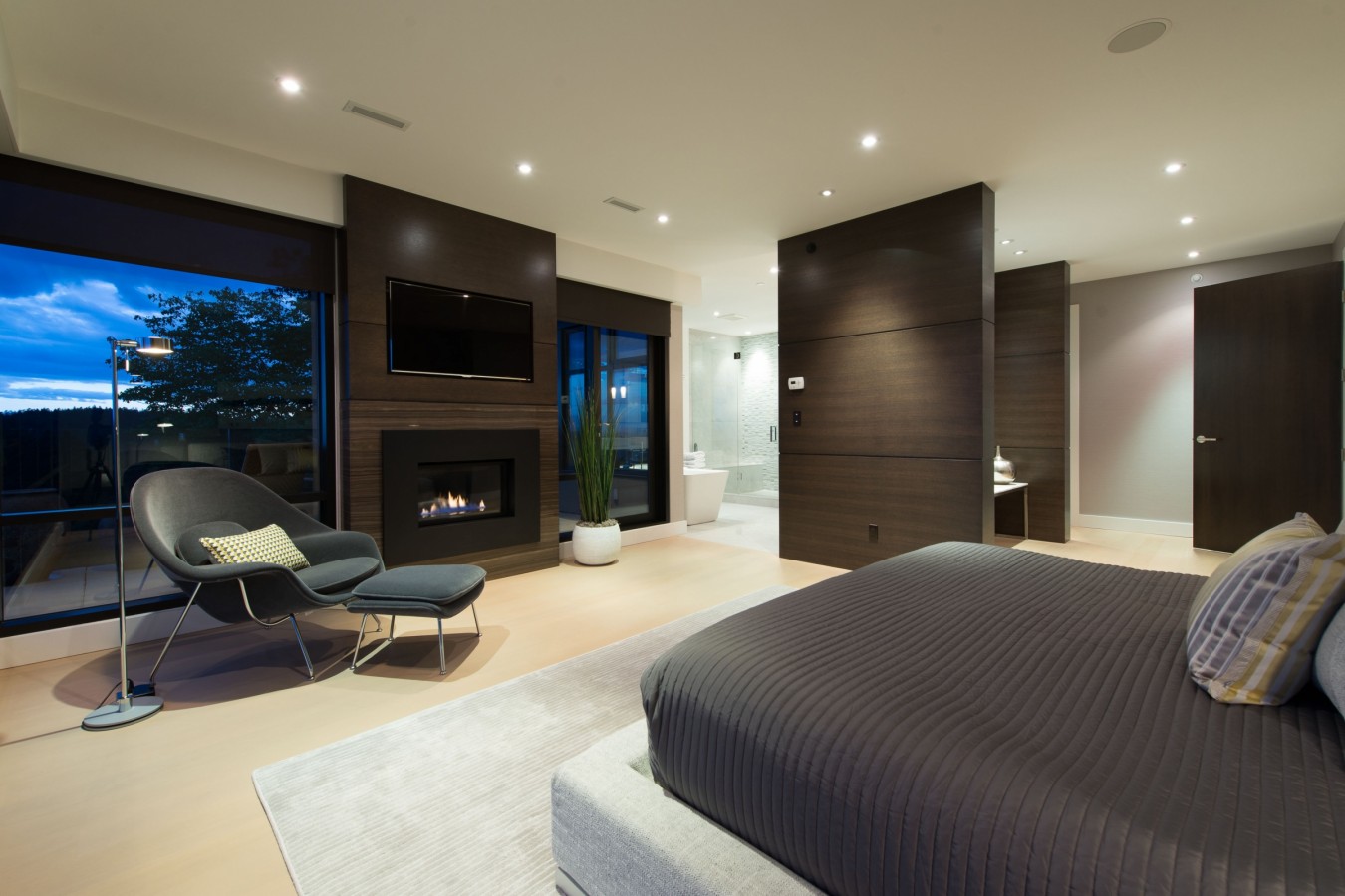 A Stunning Contemporary Home Overlooks the Picturesque Seaside Landscape in West Vancouver by Craig Chevalier and Raven Inside Interior Design (41)
