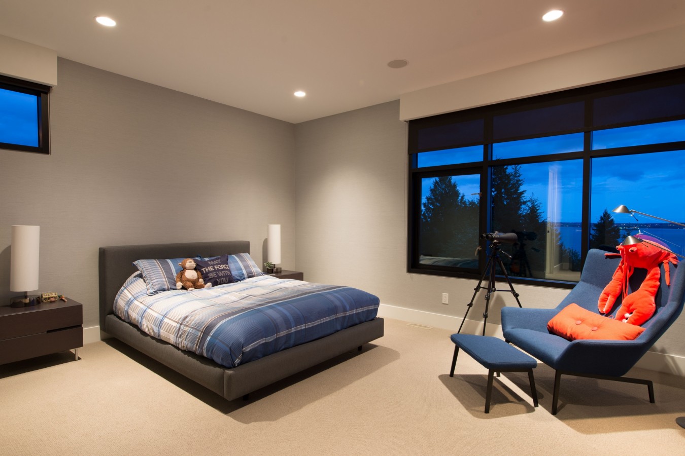 A Stunning Contemporary Home Overlooks the Picturesque Seaside Landscape in West Vancouver by Craig Chevalier and Raven Inside Interior Design (43)