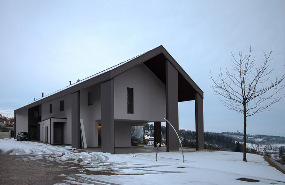A Stunning Contemporary Home with Natural Wood Frames in Area Novara, Italy by Diego Bortolato (10)