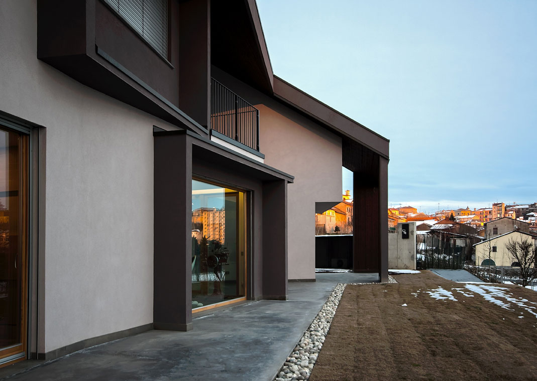 A Stunning Contemporary Home with Natural Wood Frames in Area Novara, Italy by Diego Bortolato (12)