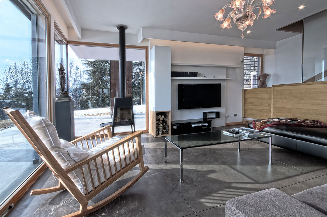A Stunning Contemporary Home with Natural Wood Frames in Area Novara, Italy by Diego Bortolato (15)