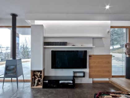 A Stunning Contemporary Home with Natural Wood Frames in Area Novara, Italy by Diego Bortolato (16)