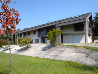 A Stunning Contemporary Home with Natural Wood Frames in Area Novara, Italy by Diego Bortolato (2)