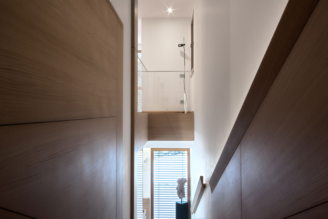 A Stunning Contemporary Home with Natural Wood Frames in Area Novara, Italy by Diego Bortolato (24)