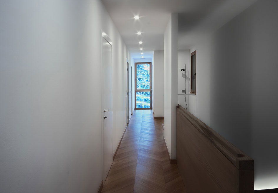 A Stunning Contemporary Home with Natural Wood Frames in Area Novara, Italy by Diego Bortolato (25)